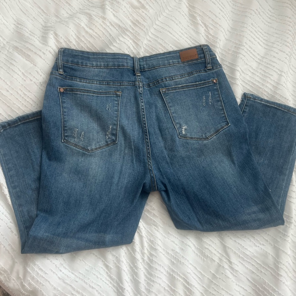 Judy Blue Medium Wash Distressed Capri Fit Jeans - Size 32 - Picture 4 of 5